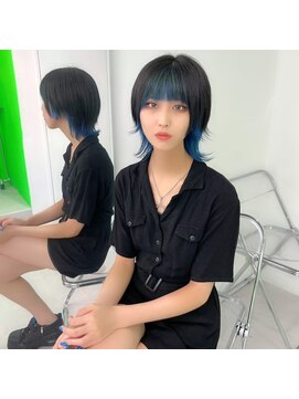 キバ(kva) ▽□□▽ショートウルフ×ブルーインナーカラー