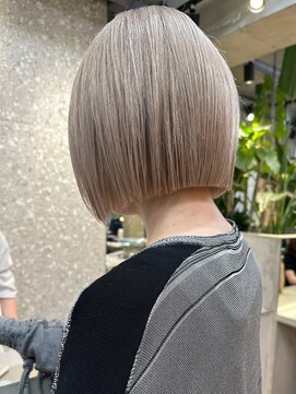 サンク 原宿 表参道(cinq) ナチュラルボブミニボブミルクティーベージュ切りっぱなしボブ