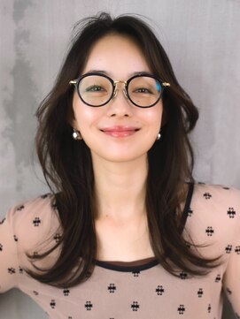 ロンプ(romp) レイヤーカット/モテ髪/くびれカット/艶カラー/前髪似合わせ