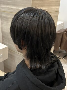 ラビス クローバー(Lovis clover) 骨格矯正くびれウルフカット♪あゆむ