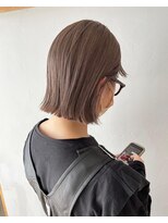 乾かすだけでキマる髪/馴染むハイトーン外ハネボブグレージュ