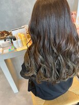 アチーブティルスマートサロン 豊川末広通店(achieve till Smart Salon)&nbsp;オリーブベージュアッシュカラー ツヤ髪ウェーブロング