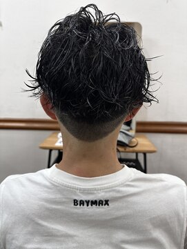 キャティドゥ(CATYdeux) センターパート×スパイラルパーマ