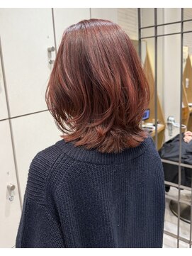 ヴァネッサ VANESSA 暖色ワインレッドカラー白髪ぼかしハイライトくびれミディアム