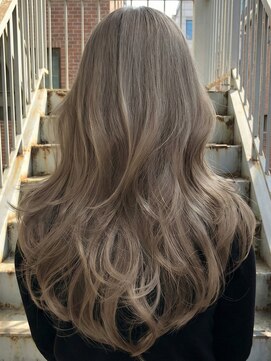 ローウェル(Rowel) グレージュ/ハイトーン/レイヤーカット/ダブルカラー