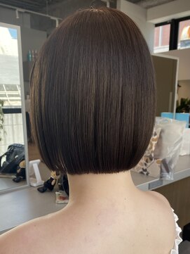 トリッカ シブヤ(TRICCA SHIBUYA) ぷつっとライン切りっぱなしボブ