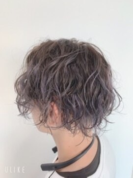 ヘアアンドメイク サファイア(Hair and Make SAPPHIRE) ハイトーンと外国人風パーマで作る甘めマッシュ