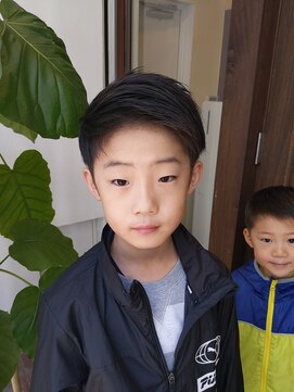 アン(Hair make un) 浅めツーブロック