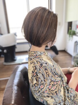 キイヒ(kiihi) 白髪ぼかしハイライトボブ