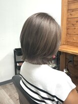 シャッター(Shutter)&nbsp;切りっぱなしくびれミディアム