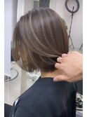 ショートカットハイライトバレイヤージュグレージュショートボブ