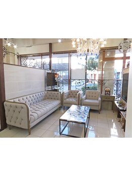 親しみやすい雰囲気が人気！女性目線の提案とアドバイスが嬉しい★丁寧なカウンセリングでお悩みも解決へ♪