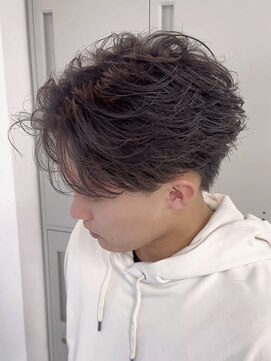 リヴ オオサカ(LIV OSAKA) フェザーショートフェザーパーマニュアンスセンターパート毛流れ