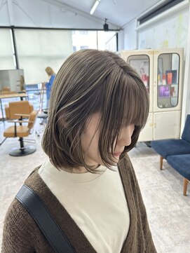 ハイジ(Heidi) 透明感オリーブベージュ