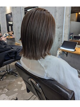 ローハ アゲオ(Lowha -ageo-) 肩ハネナチュラルくびれボブ×くすみベージュカラー