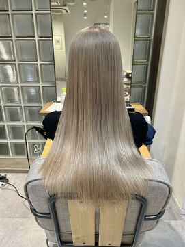 イルダバイグラッシー センター北(iluda by glassi) ハイトーンブロンド［伊左治祐未］