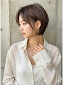 earthショートレイヤーボブミルクティー丸みショートボブ