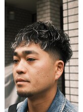 《やりたいパーマに長さが足りない...》なりたいパーマを見据えたカット技術◎[草加駅/メンズカット/眉毛]