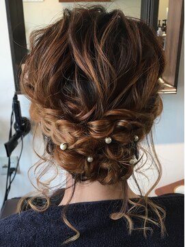 ヘアアンドメイク フルール(FleuR) ゆるふわアップ