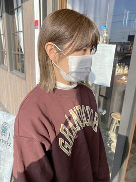 ベランダ(veranda) インナーカラーとパツッとボブ