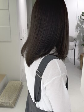 フー(hu) グレージュ暗髪ブリーチなしカラー