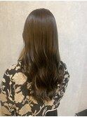 女性らしさ溢れるナチュラルウェーブロング