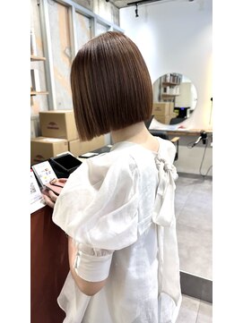 イオエ 梅田(ioe) ミルクティーベージュ/レイヤーボブ /髪質改善/縮毛矯正