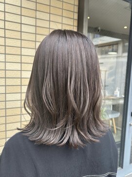 ルーシー(Lucy) レイヤーミディ×透明感グレージュ(やなせ)