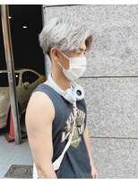 チェレ アズーリ 狭山店(Chere azuri)&nbsp;センターパート×ニュアンスパーマのコンマヘア×ホワイトカラー