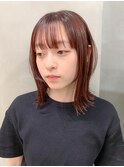 ピンクベージュ、パッツン前髪、ワイドバング、外はねボブ