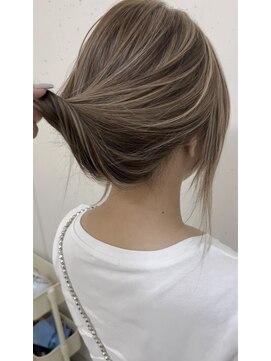 ソイア 春日井店(Soea) グロスハイライト ホワイトベージュハイライト