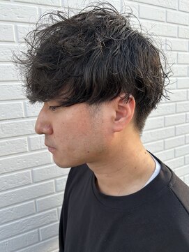 ヒュイル バイ ニアウ(Hwyl by Niau) メンズマッシュパーマスパイラルパーマニュアンスパーマフェード