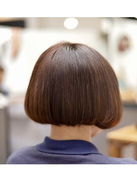 カミケン 方木田店(kamiken.) ワンカールボブ上品ストレート前下がり艶髪【カミケン方木田店】