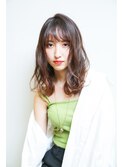 軽さが可愛いミディアムスタイル
