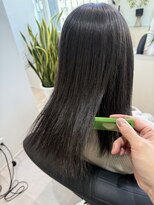 エミュスト(Emuest) 赤味ゼロ グレージュ