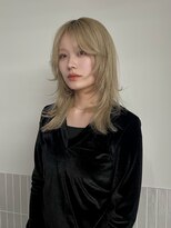 ステン(sten)&nbsp;ブロンドベージュ/ ブロンド/ウルフレイヤー/ハッシュカット