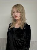 ブロンドベージュ/ ブロンド/ウルフレイヤー/ハッシュカット