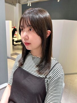 アム(amu) ミディアムストレート/シースルーバング/顔まわりレイヤー