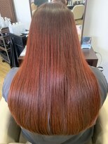 レナータ(Renata) 潤い満ちる、大人のスカーレットカラー