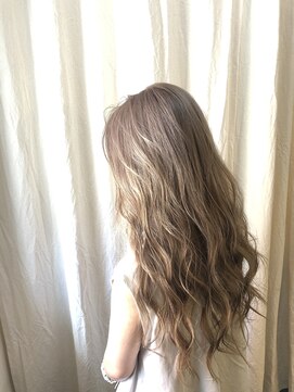 サーティーン(THIRTEEN) ふんわりロング