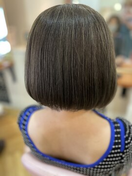 ステラ STELLA 前下がりボブ