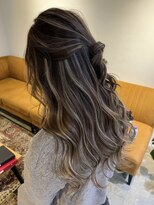 メリー オオサカ(Merly Osaka)&nbsp;可愛さ増すアップスタイル！ハイライト_contrast dark greige_