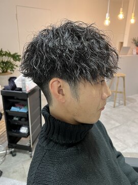 イロ(iro.) ツイストスパイラルパーマ×ツーブロック