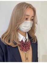 ベレーザシェルト(Beleza scelto)&nbsp;4197ニュアンスカラー艶髪ハイトーンシルキーベージュ波巻き