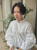 ハク アトリエ(HaKU atelier)&nbsp;センター分けパーマショートアッシュブルーブラック