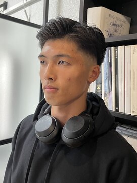 ジリ(JILI) サイドパート メンズカット フェード バーバースタイル 七三分け