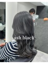 アルドーレフィエロ シンサイバシ(Ardore fiero shinsaibashi) アッシュブラック/ブルーグレージュ/グレーアッシュ【小山田繭】