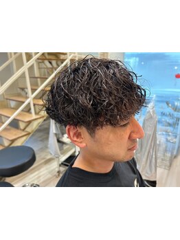 360度シルエットが綺麗な《波巻きスパイラル》や、無造作な質感の《ツイストスパイラルパーマ》が人気◎