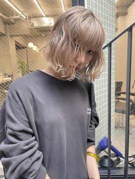 ヴァーディ オモテサンドウ(Vardy omotesando) ホワイトベージュ/表参道ケアブリーチ/ハイトーンベージュ/ボブ