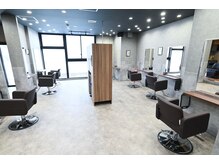 ロカフェローズ 横浜 桜木町(LOCA FELLOWS)の雰囲気（開放的な店内で、リラックスしながらお過ごしいただけます◎）
